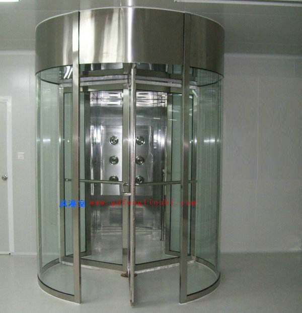 自動(dòng)旋轉(zhuǎn)門風(fēng)淋室圖片