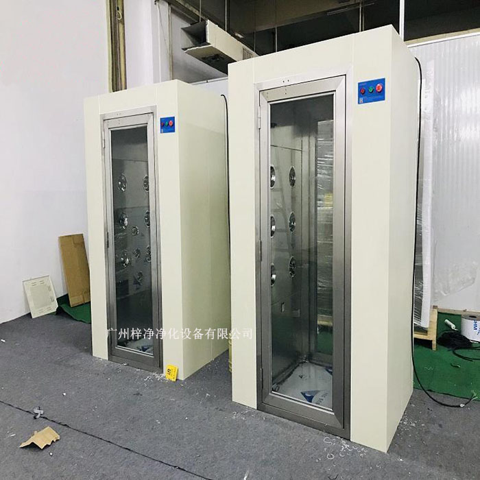 風(fēng)淋室通道是潔凈室、實(shí)驗(yàn)室中必不可少的潔凈配套設(shè)備