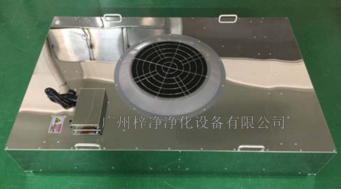 不銹鋼FFU廣泛應(yīng)用于電子、醫(yī)藥、生物工程、食品、化妝品等行業(yè)，如半導(dǎo)體生產(chǎn)線、藥品生產(chǎn)車(chē)間、實(shí)驗(yàn)室、手術(shù)室等，為各類(lèi)潔凈室提供穩(wěn)定的空氣潔凈度保障。
