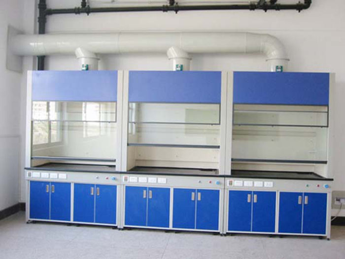 通風(fēng)柜應(yīng)安裝在實(shí)驗(yàn)室的通風(fēng)良好區(qū)域