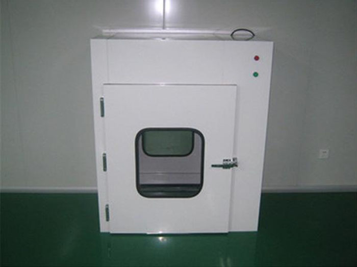 落地式傳遞窗在物料進出潔凈區(qū)，必須嚴格與人流通道分開，由生產車間物料專用通道進出。