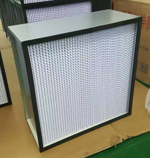 HEPA高效過(guò)濾器能夠過(guò)濾掉0.3微米以上的微粒，對(duì)于大多數(shù)潔凈室的要求已經(jīng)足夠。